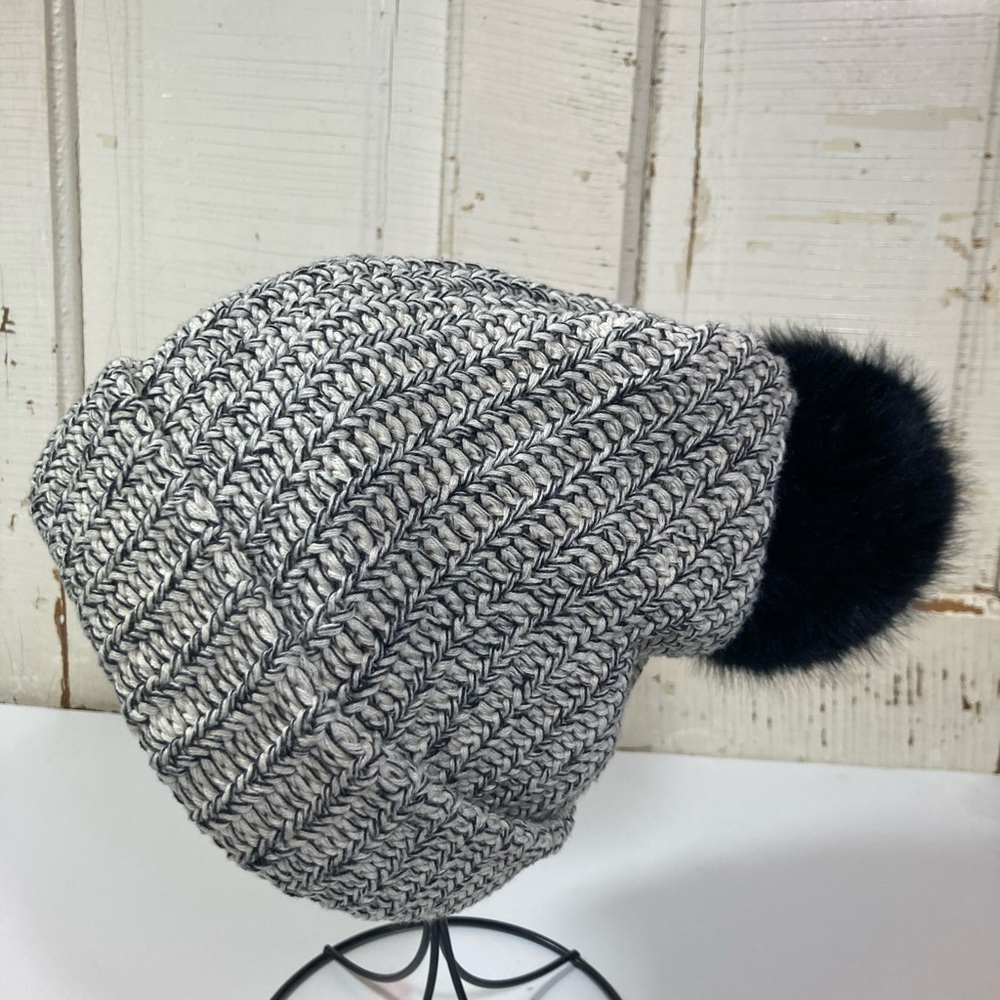 💙 Love Your Melon Pom Beanie Hat